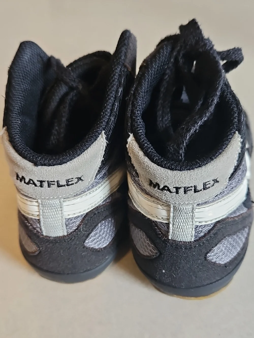 Asics pre owned