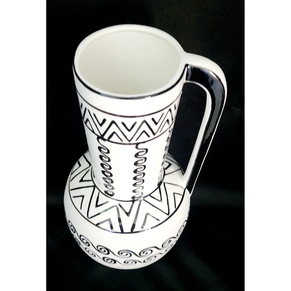 N/A beautiful vase