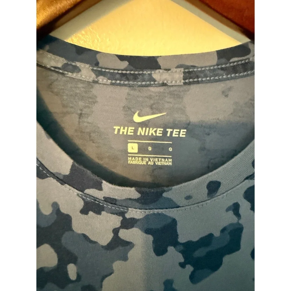 Nike T-Shirt Mens Large Blue Camo DA0469-453 Gorpcore Streetwear Tactical Tee