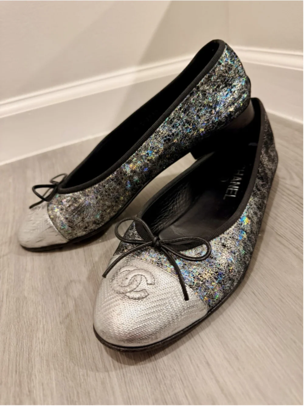 Chanel Rare CC Ballet Flat Silver Cap Toe Holographic Suede Leather EU 38.5