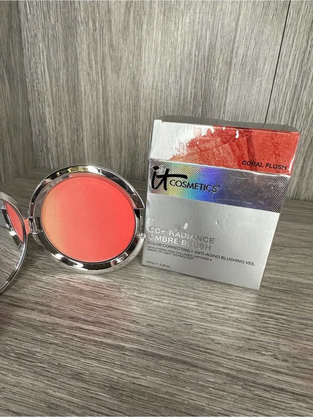 it cosmetics Ombré Blush Compact — Coral Flush