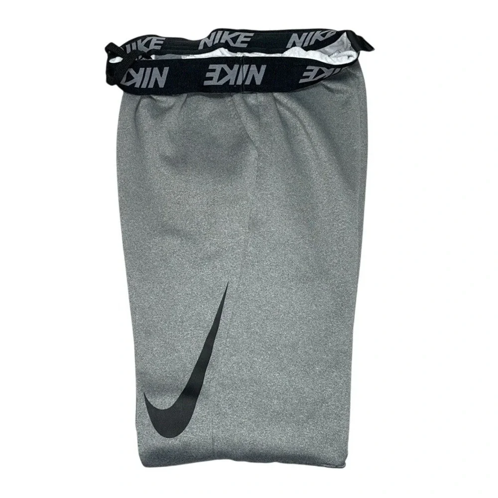 Nike left training casual