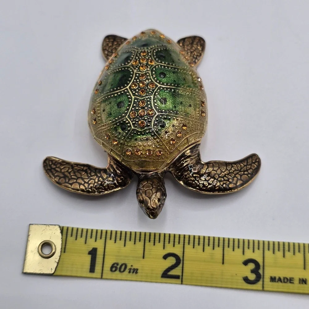 N/A enamel trinket