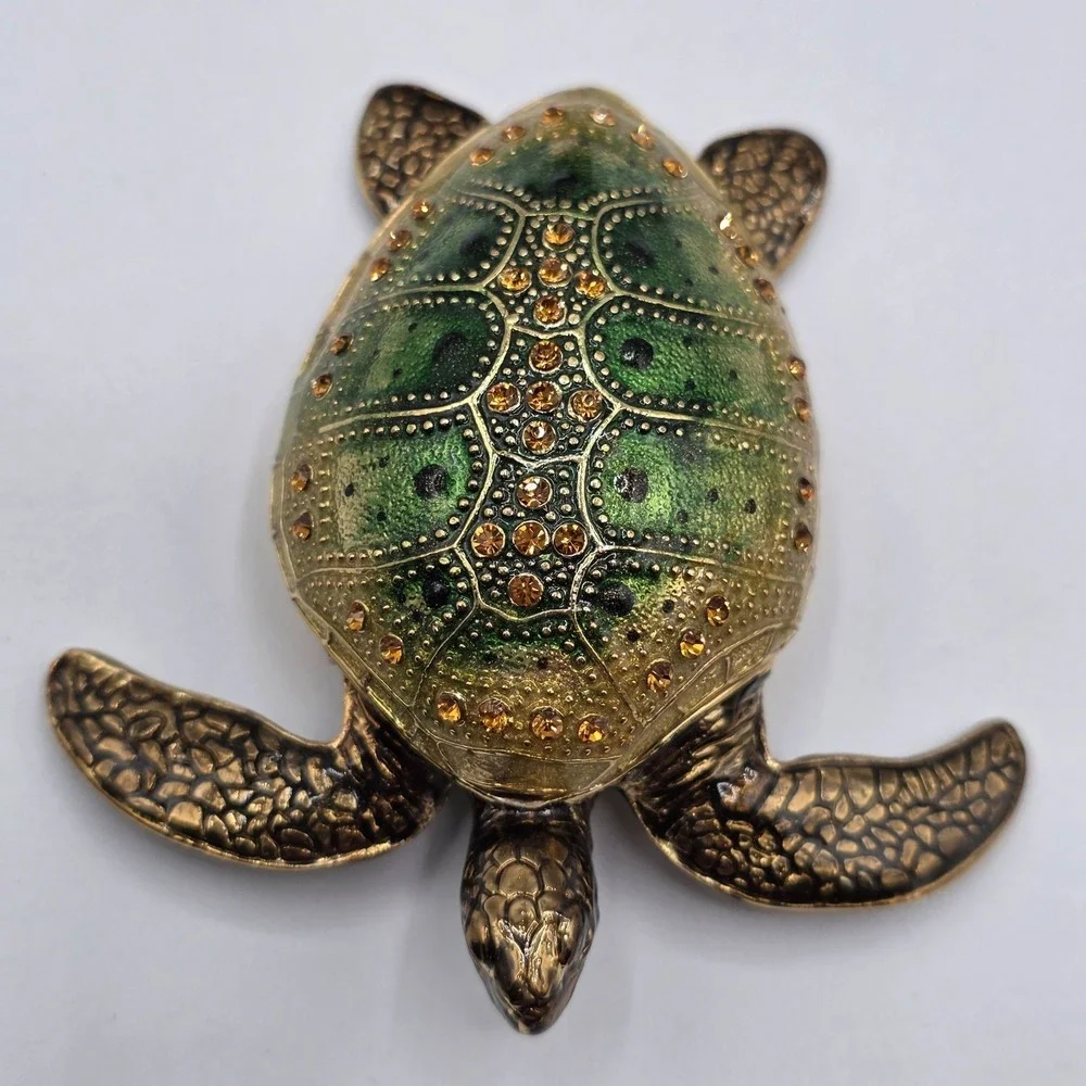 N/A enamel trinket