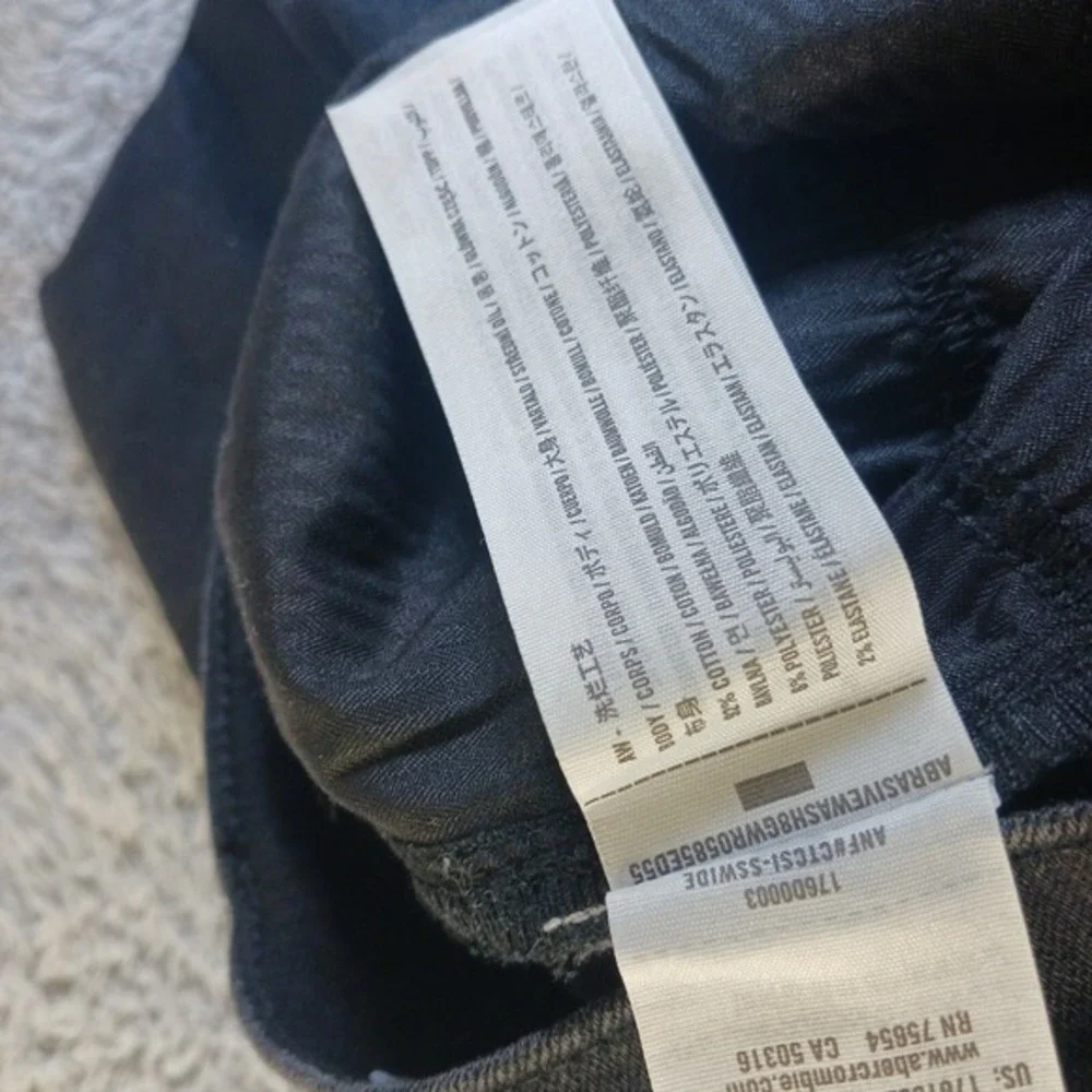 Abercrombie & Fitch athletic fit