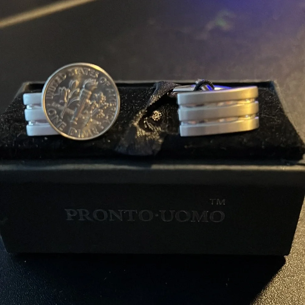 Pronto Uomo worn mens
