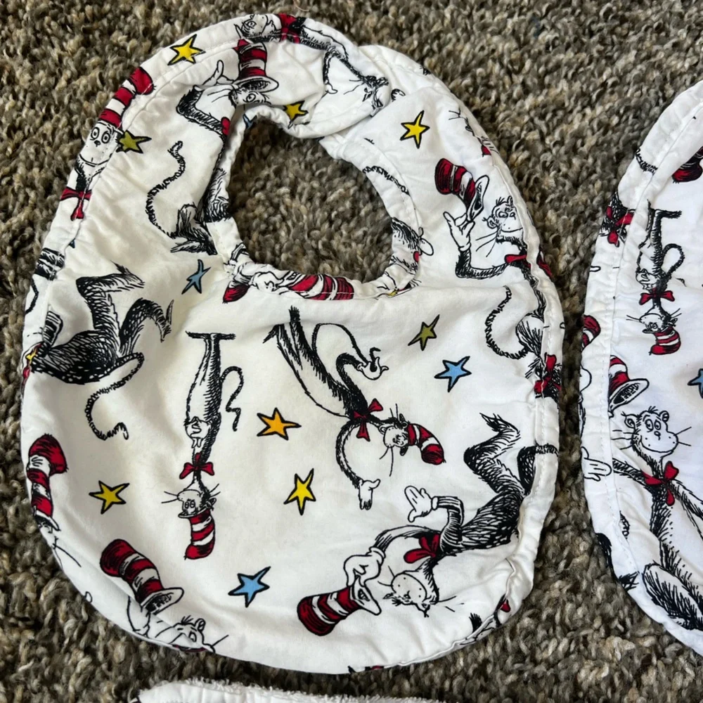 Trend Lab Baby Dr Seuss Cat‎ In The Hat Bundle 2 Bibs 1 Burp Cloth