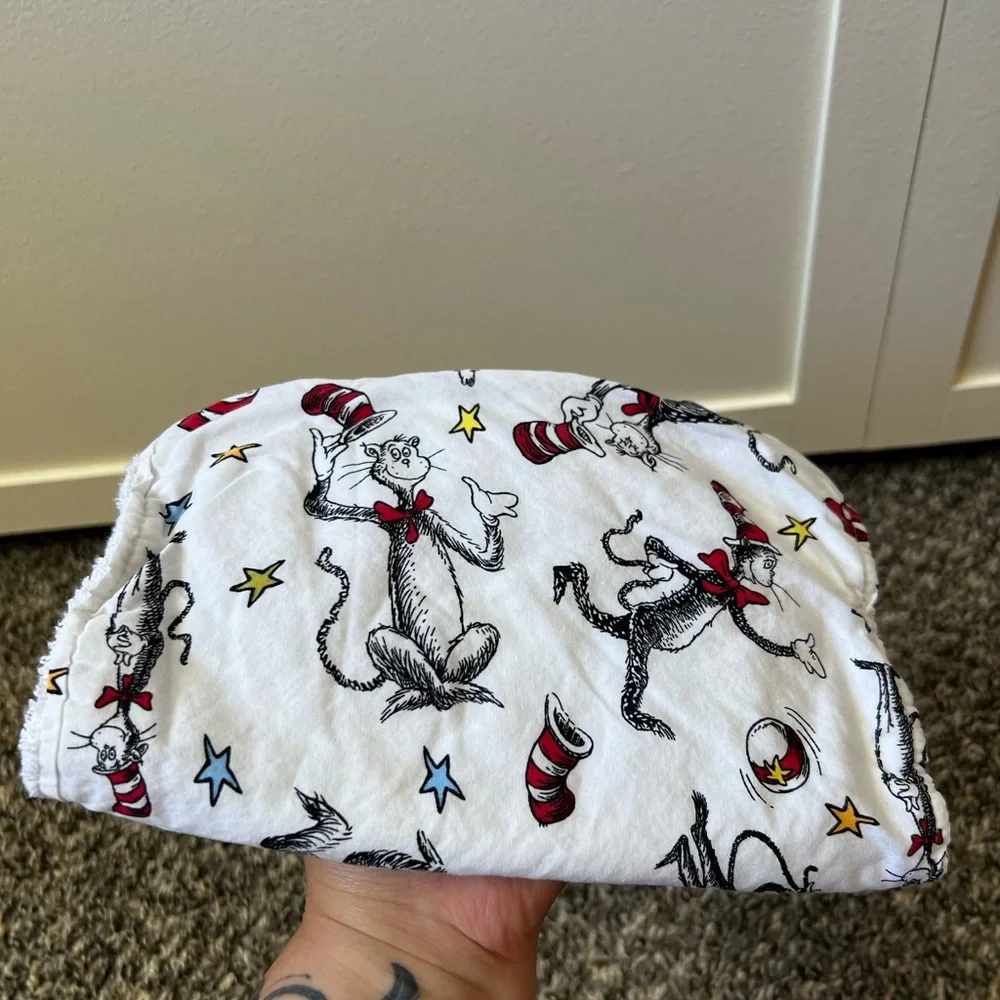 Trend Lab Baby Dr Seuss Cat‎ In The Hat Bundle 2 Bibs 1 Burp Cloth
