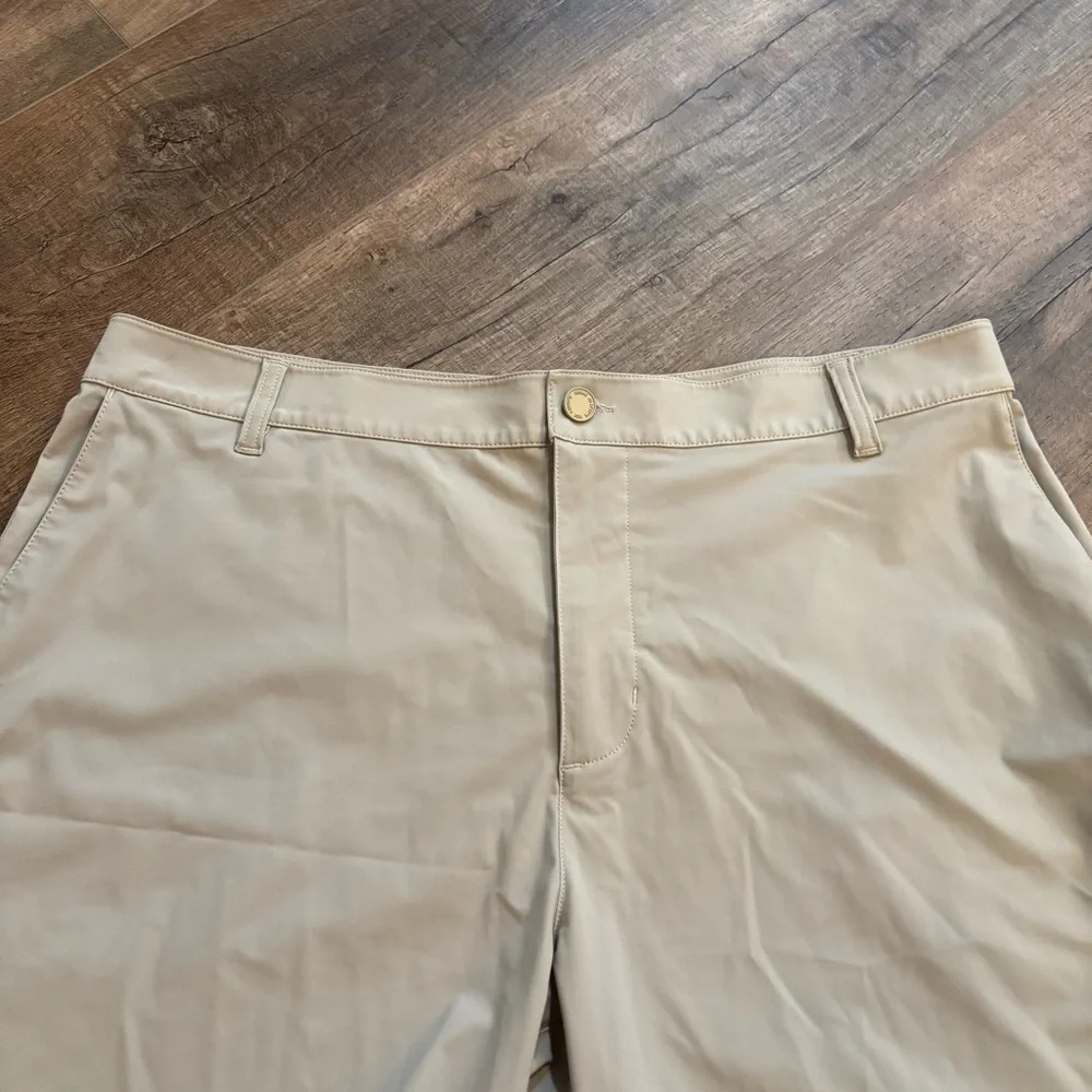 RHONE Men's Size 38 Flat Front Gray Shorts Golf Outdoor Resort Dress‎