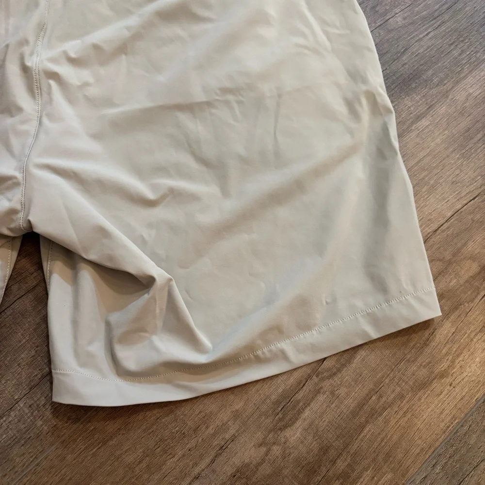 RHONE Men's Size 38 Flat Front Gray Shorts Golf Outdoor Resort Dress‎