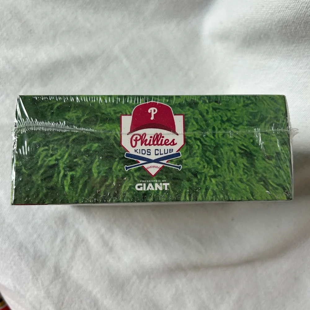 Philadelphia Phillies Phanatic 200 Piece Puzzle Kids Club Giant NEW SEALED