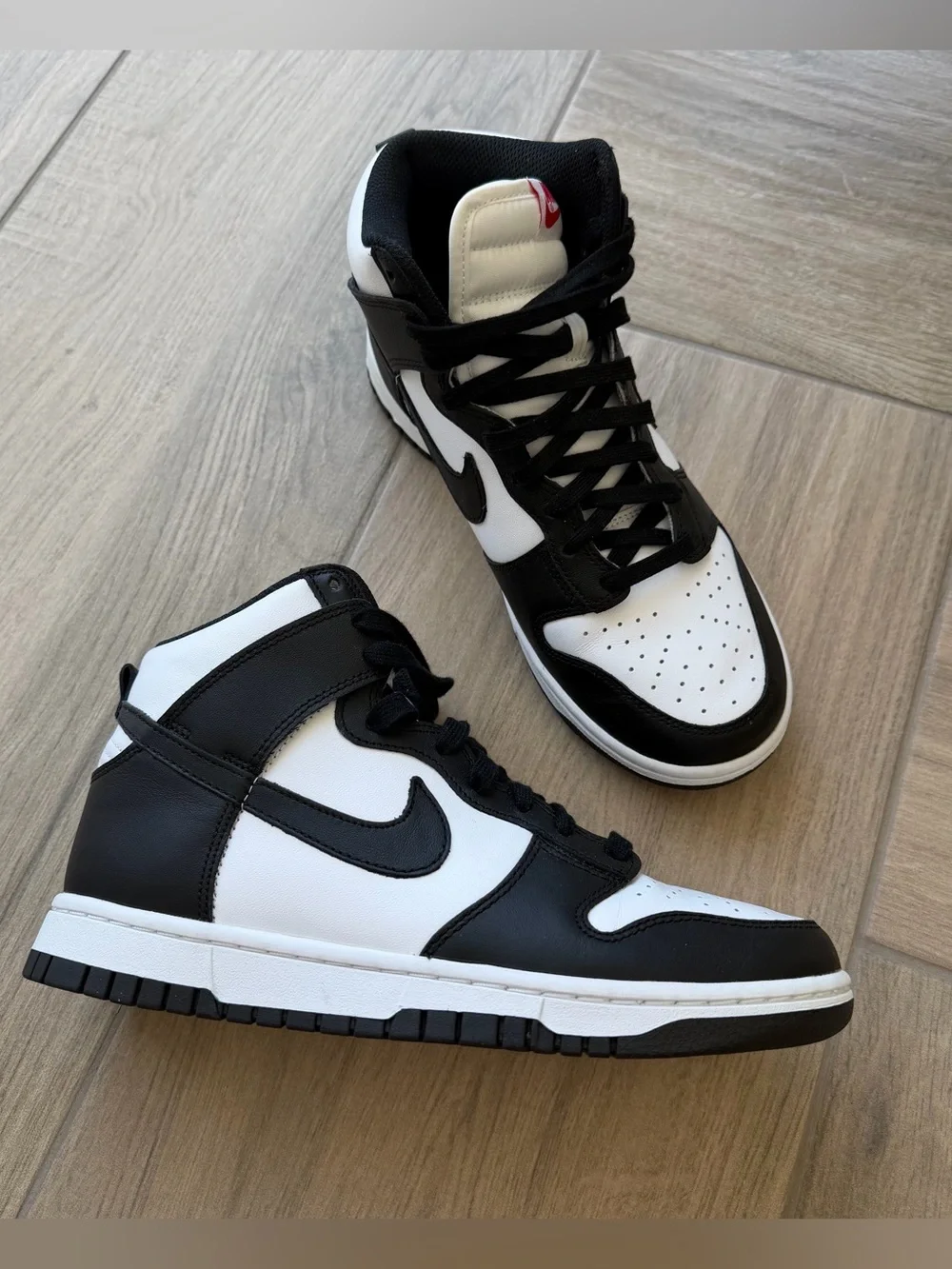 Nike Dunk High women’s sneaker shoe sz 8 black white