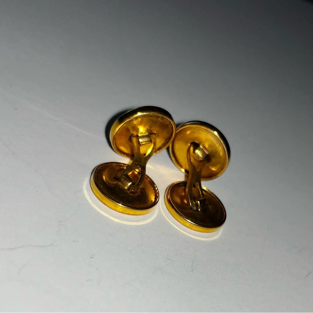 Vintage gold tone metal cufflinks. Etched pattern.