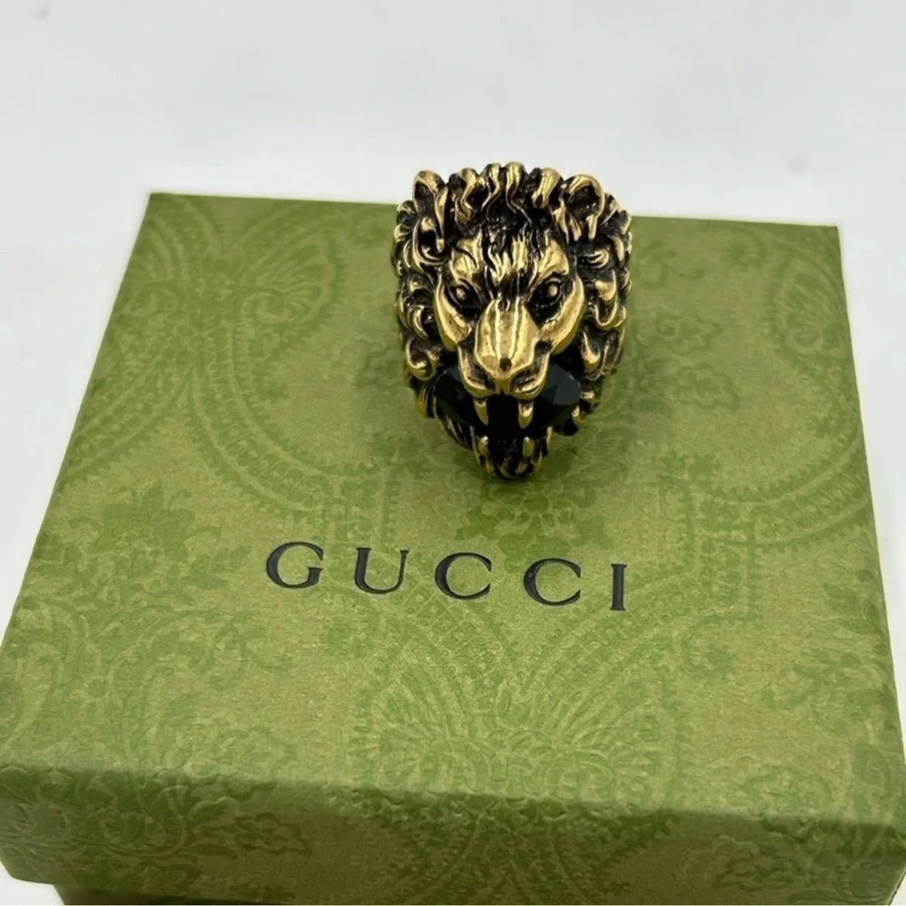 Men’s Gucci iconic Lionhead ring size 10 made in Italy. Black Stone.