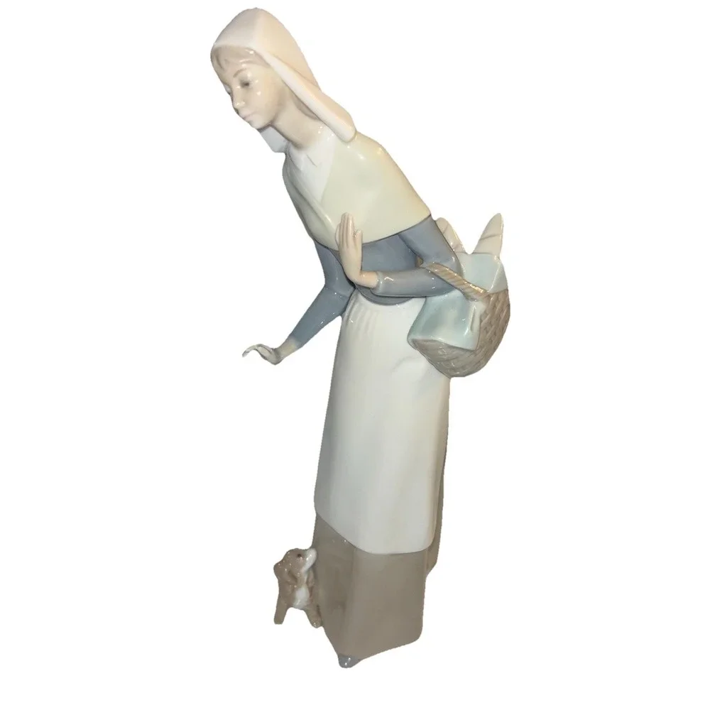 Lladro Figurine‎ Shepherdess with Puppy and Bread Basket #1034 Mint