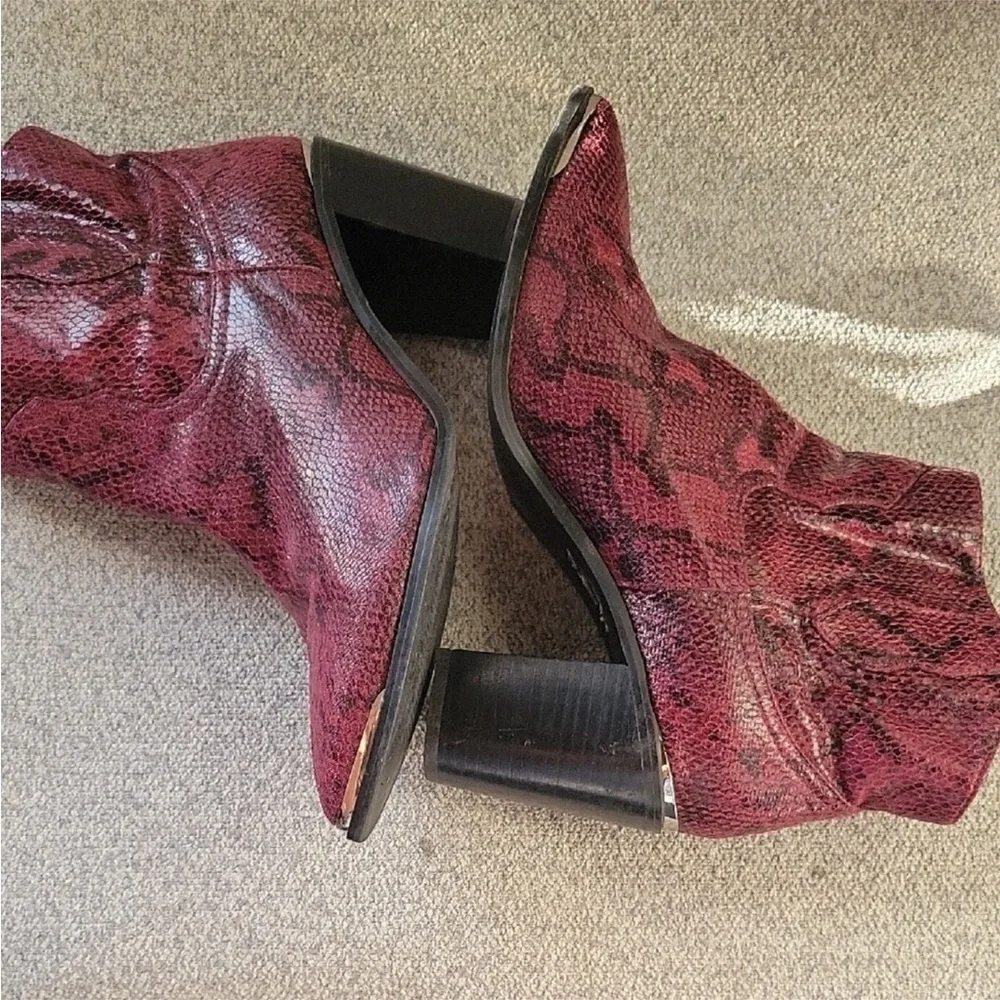 Steve Madden step out