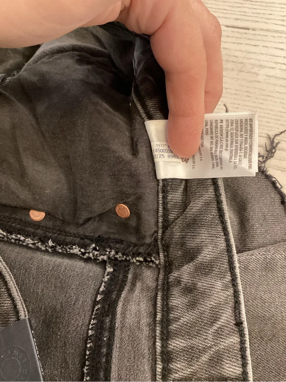 American Eagle 16 NWT Baggy Denim 8” Jort Women’s Faded Black Stretch 2025
