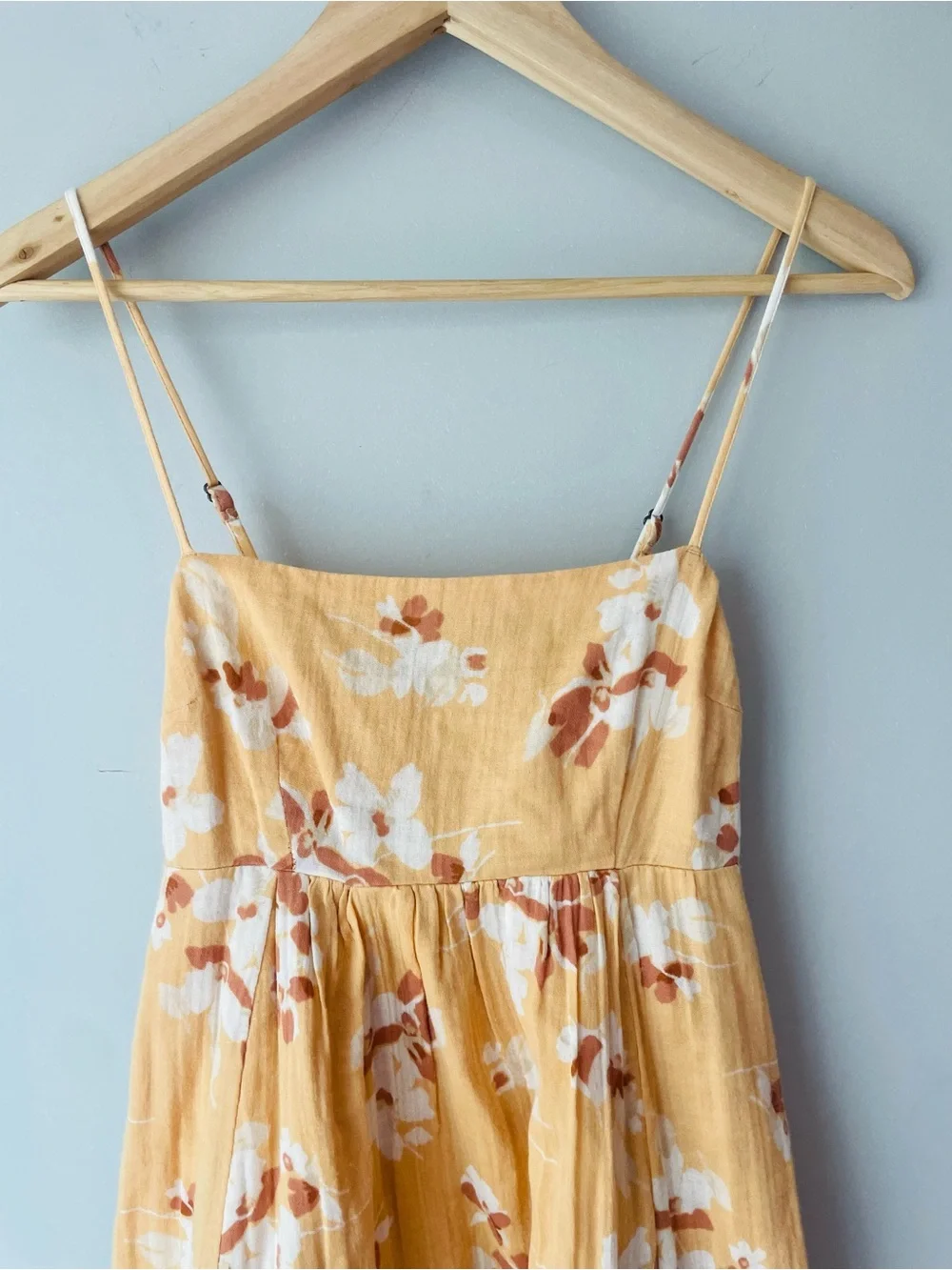 Abercrombie & Fitch lightweight yellow