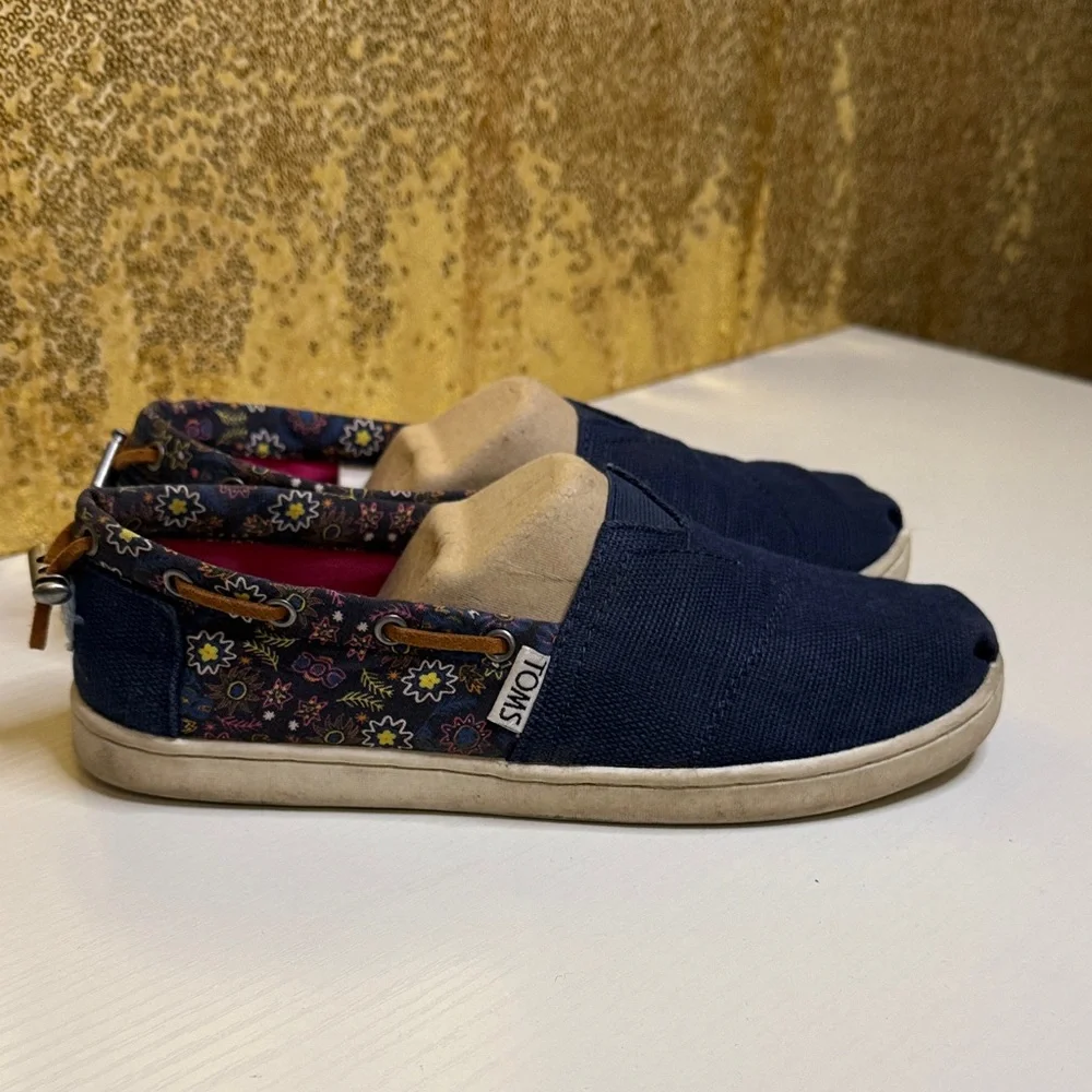 Toms stylish navy