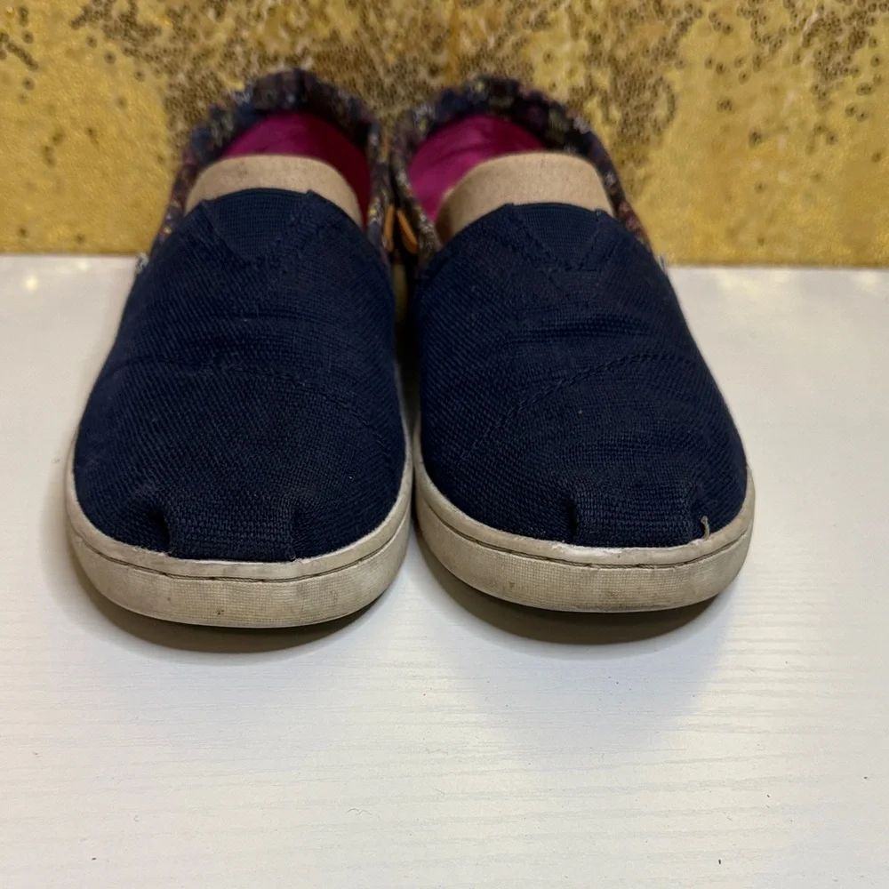 Toms stylish navy