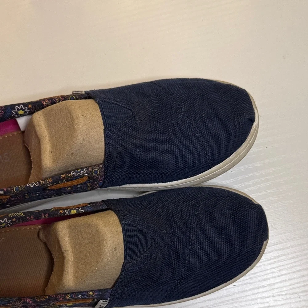 Toms stylish navy