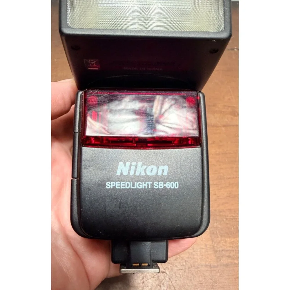 Nikon Autofocus Speedlight SB-600 Flash For DSLR Cameras w/soft case & manual