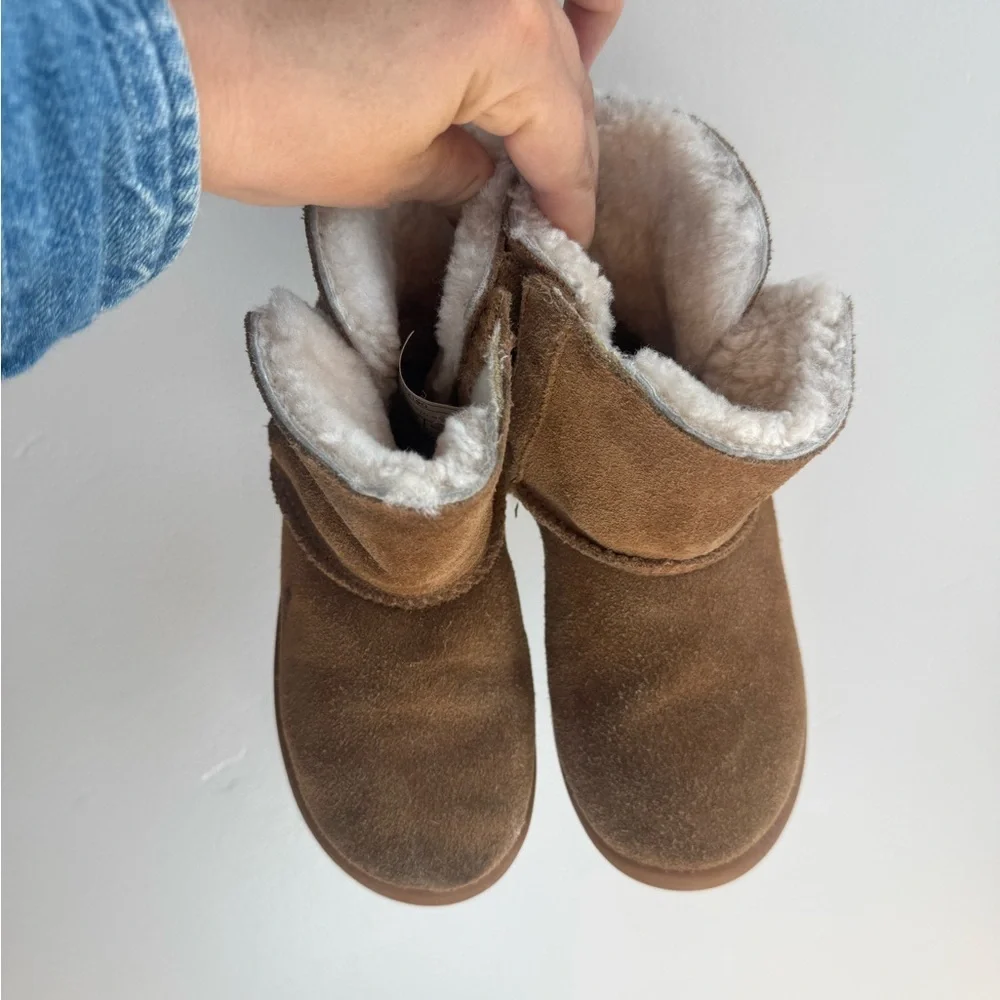 UGG Kids Chestnut Classic Short Boots Shearling Lined Cozy Winter