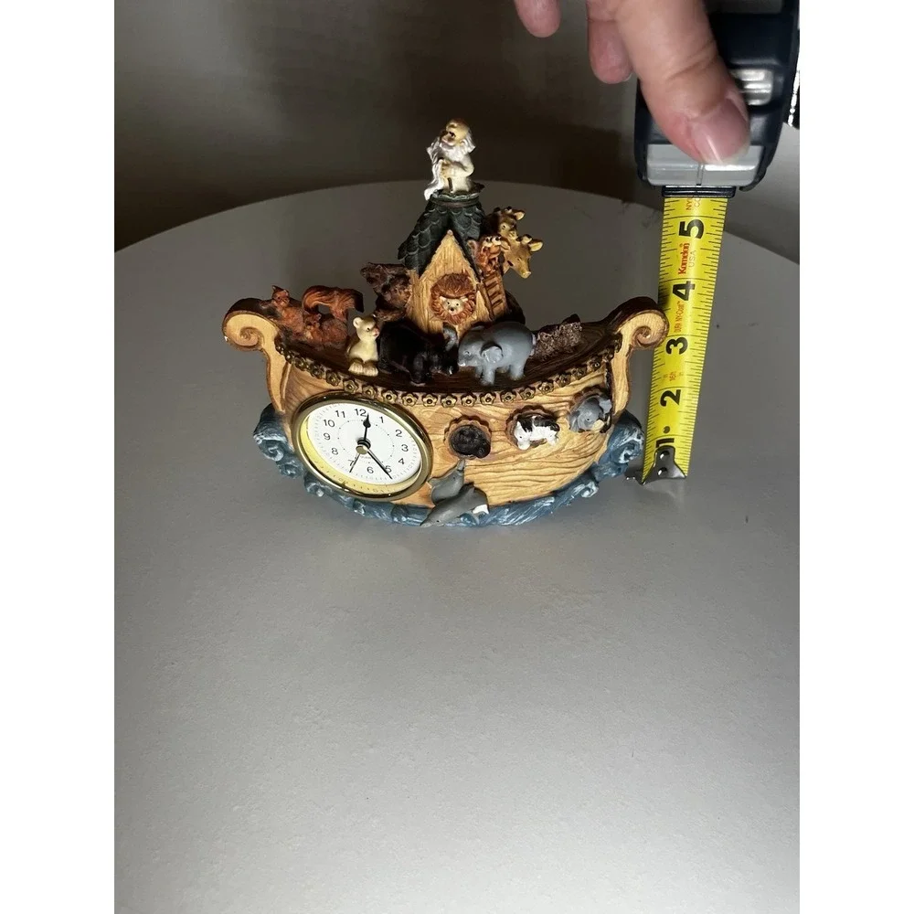 Clock vintage noah
