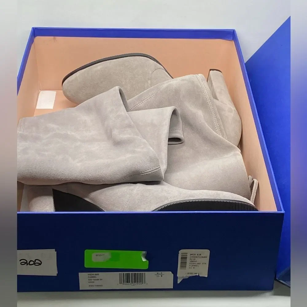 Stuart Weitzman never worn