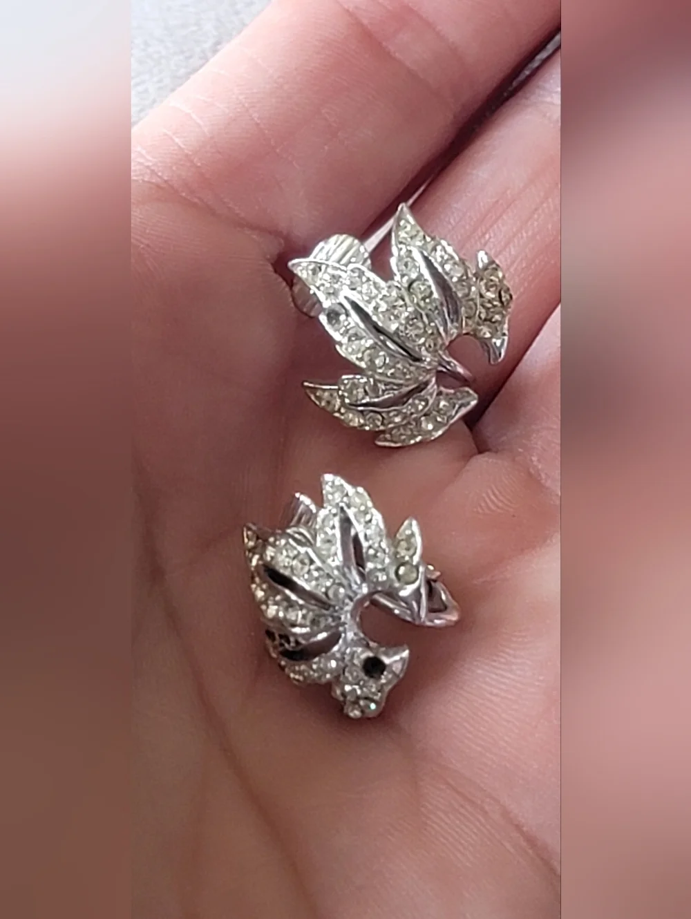 Vtg BOUCHER Clip Earrings Silvertone Rhinestone Leaf Signed (Rhodium Plating)