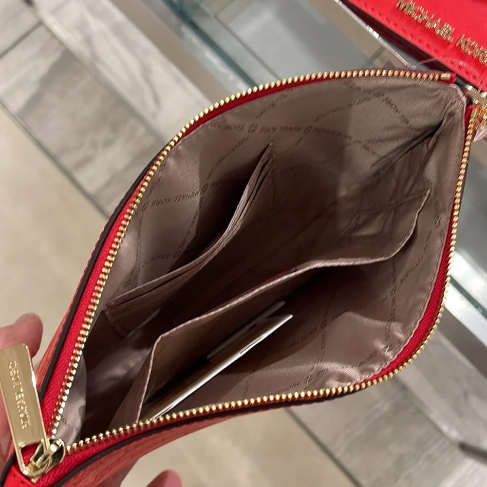 MICHAEL KORS JET SET ITEM LG 2 in 1 CARD CASE & WRISTLET Dark Sangria