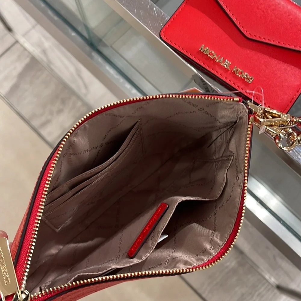 MICHAEL KORS JET SET ITEM LG 2 in 1 CARD CASE & WRISTLET Dark Sangria