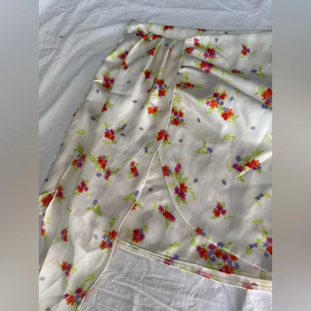 Zara Satin Ivory White Floral Wrap Mini Skirt Size Small