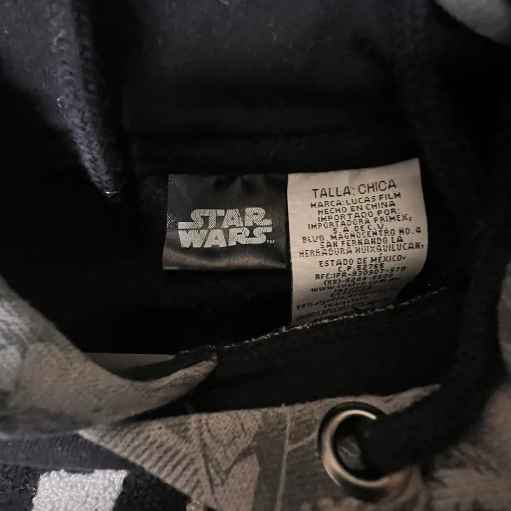 STAR WARS BLACK & GRAY HOODIE SWEATSHIRT WITH A LARGE, TEXTURED “STAR WARS” LOGO