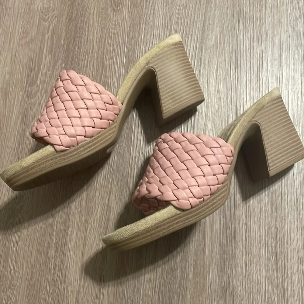 Pierre Dumas Women’s Morgen Sandal Heels Size 11 Pink Thick Heel Quilted Strap