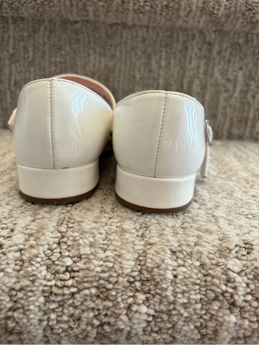Jumping Beans white Sydni Toddler Girls' Dress Shoes. Size 11 toddler.