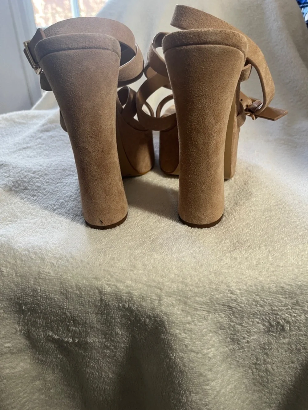 Gianni Bini suede platform