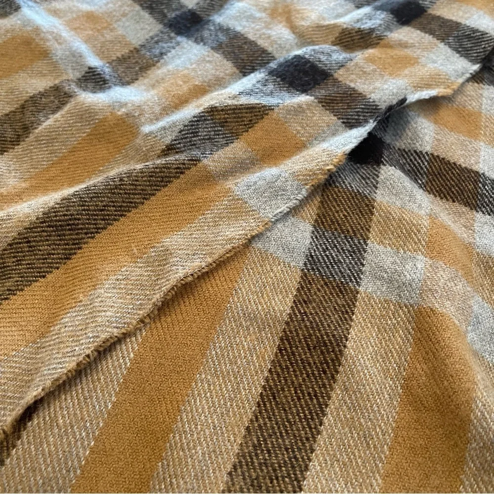 Banana Republic elegant scarf