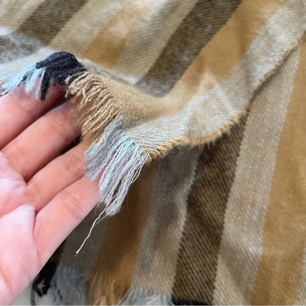 Banana Republic elegant scarf