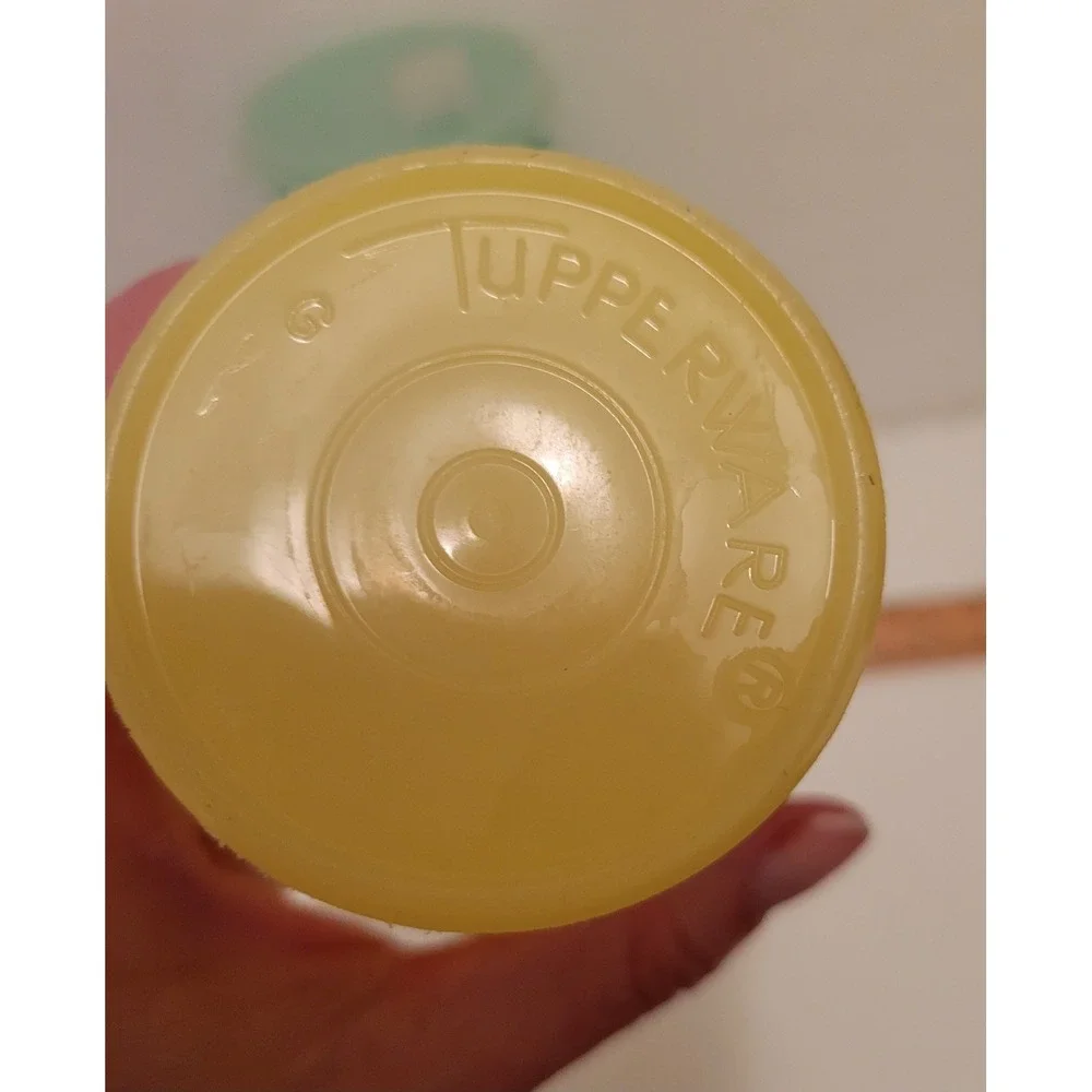 N/A vintage tupperware