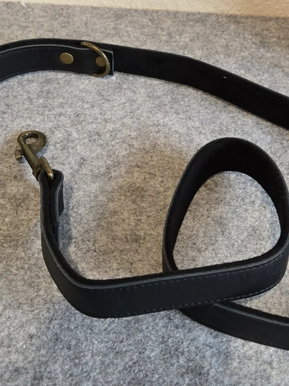 The Unbranded Brand snap black