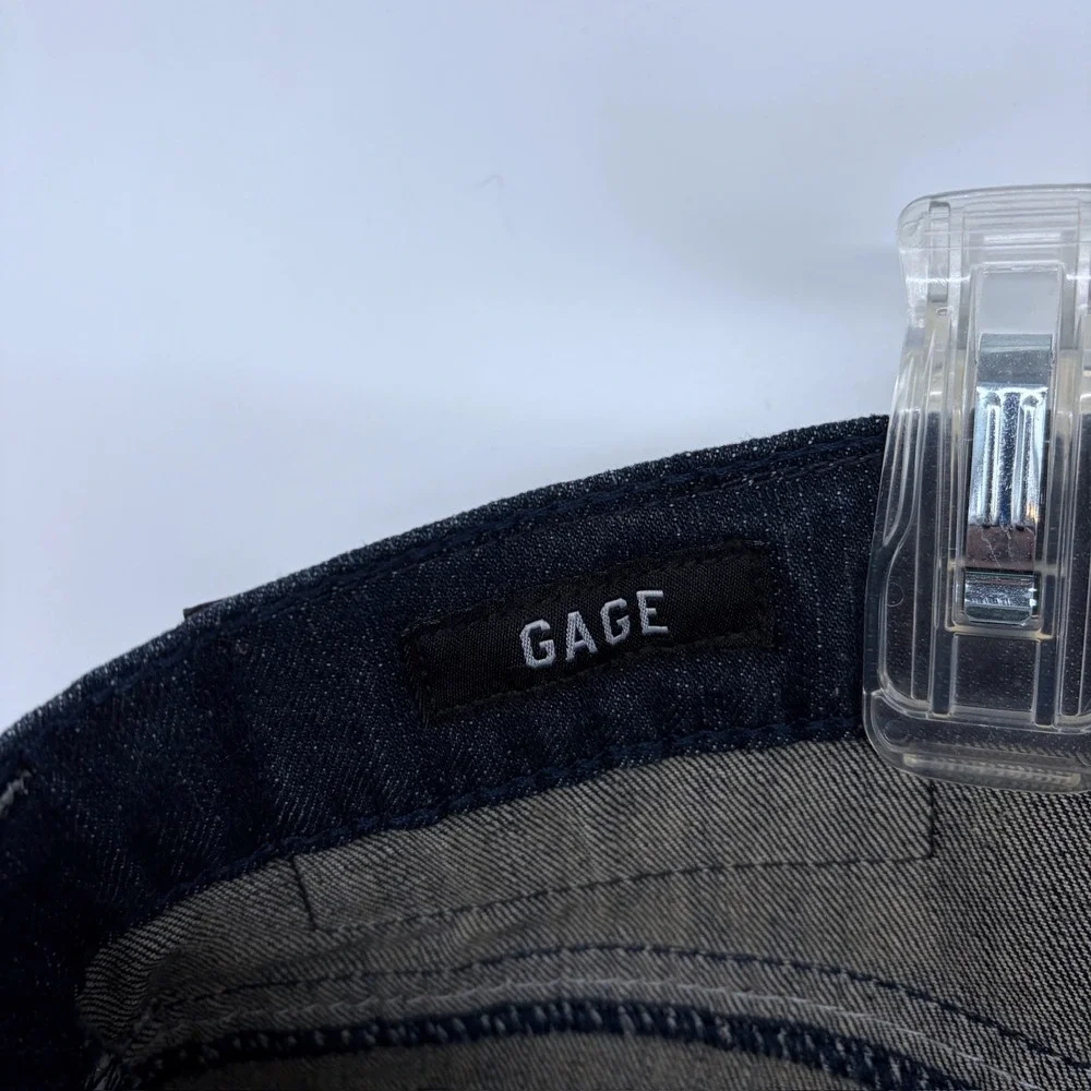 Affliction tag size