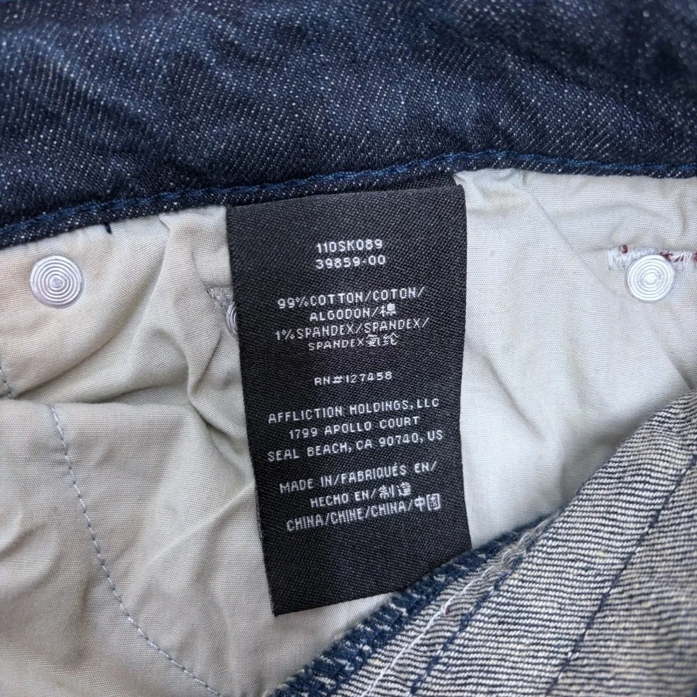 Affliction tag size