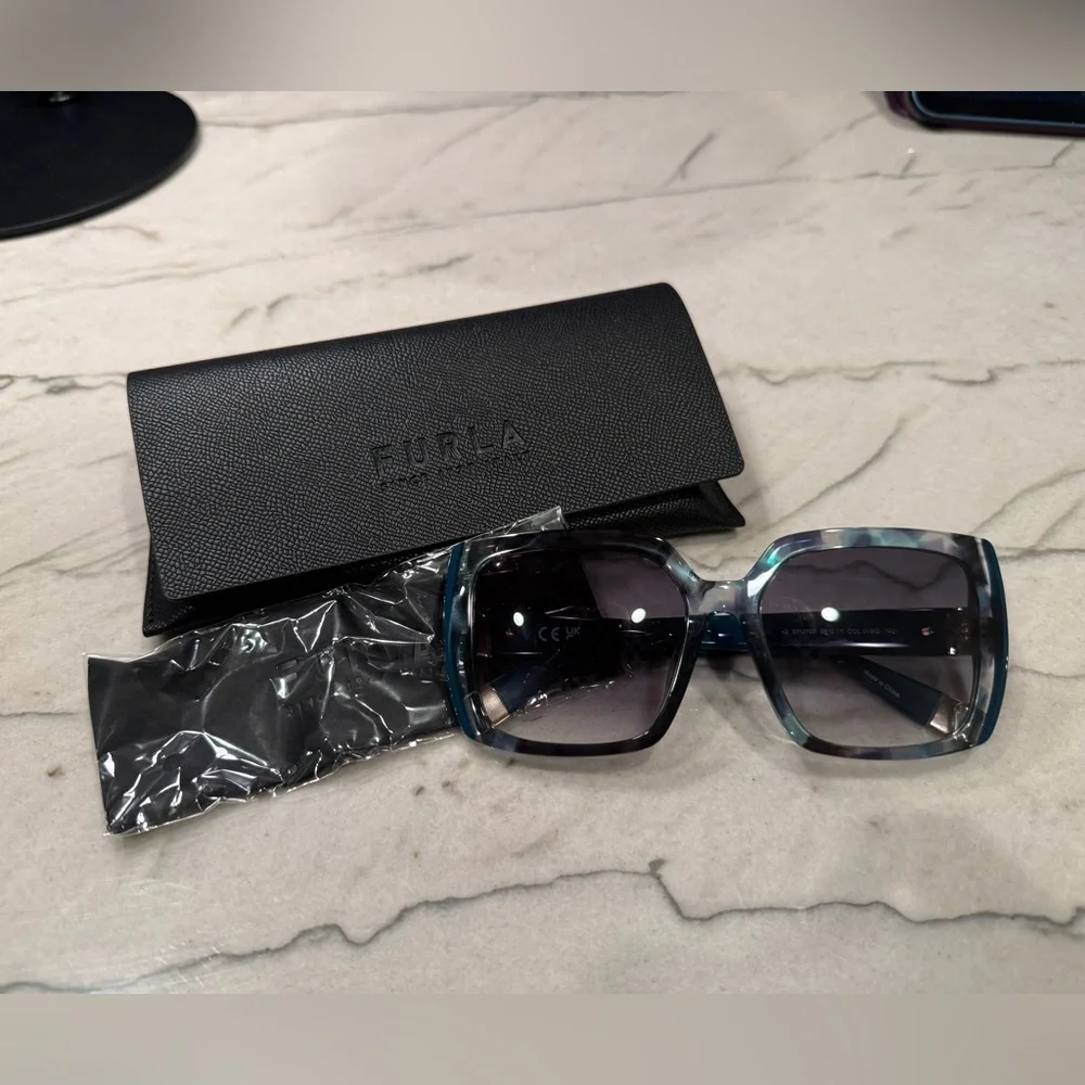 Furla up grabs