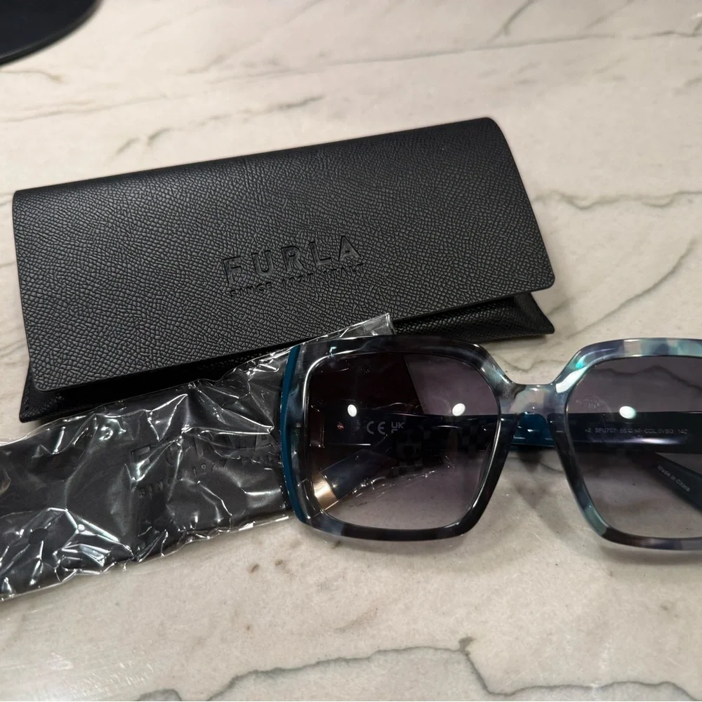 Furla up grabs