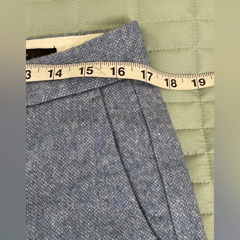 Banana Republic Avery Pant, ankle length, side pockets, wool mix. LIKE NEW