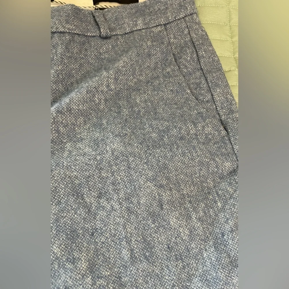 Banana Republic Avery Pant, ankle length, side pockets, wool mix. LIKE NEW