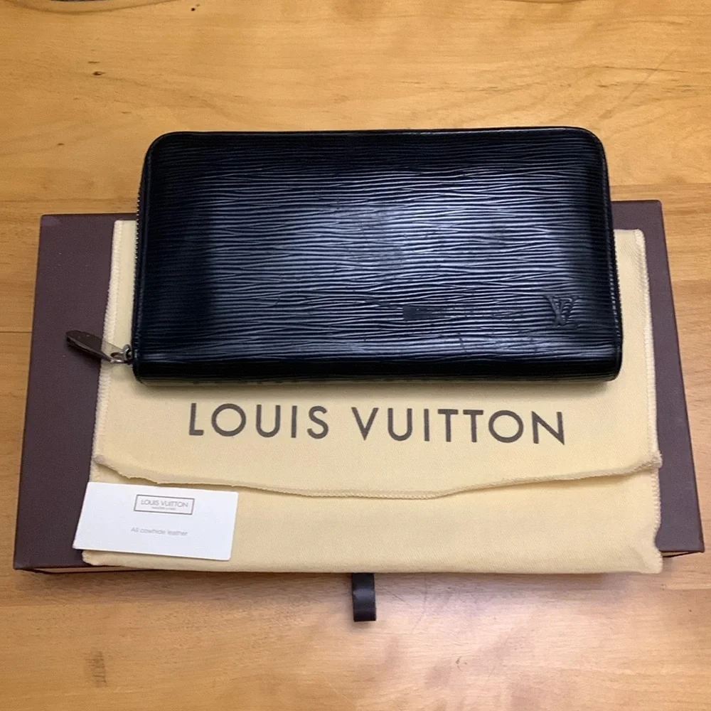 Louis Vuitton 2013 Epi Leather Zippy Organizer Wallet GUC box dustcover