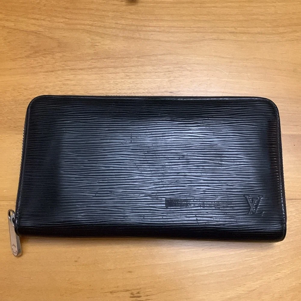 Louis Vuitton 2013 Epi Leather Zippy Organizer Wallet GUC box dustcover