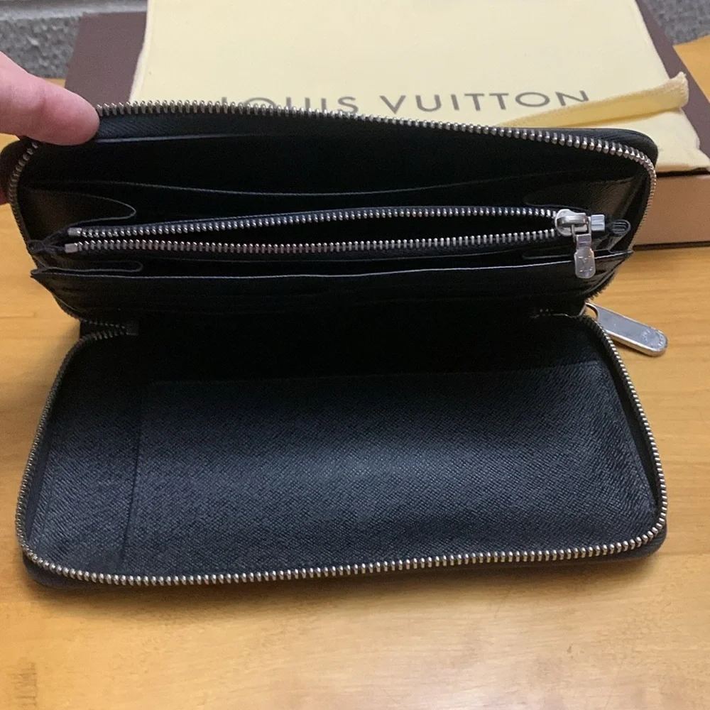 Louis Vuitton 2013 Epi Leather Zippy Organizer Wallet GUC box dustcover